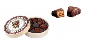 _JAC9824_Bombonierka Drewniana z 6 pierniczkami w czekoladzie deserowej_0600